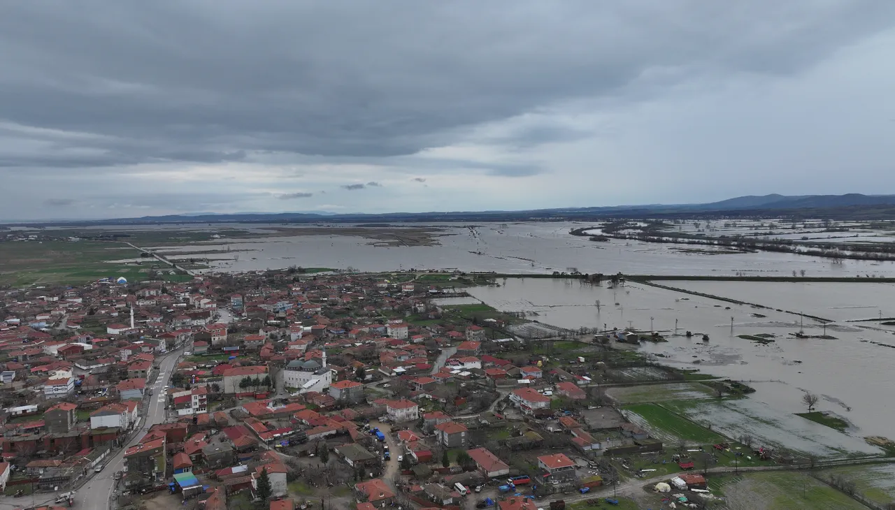 Edirne’de felaket sonrası kabus gibi manzara! Köyleri, arazileri su yuttu