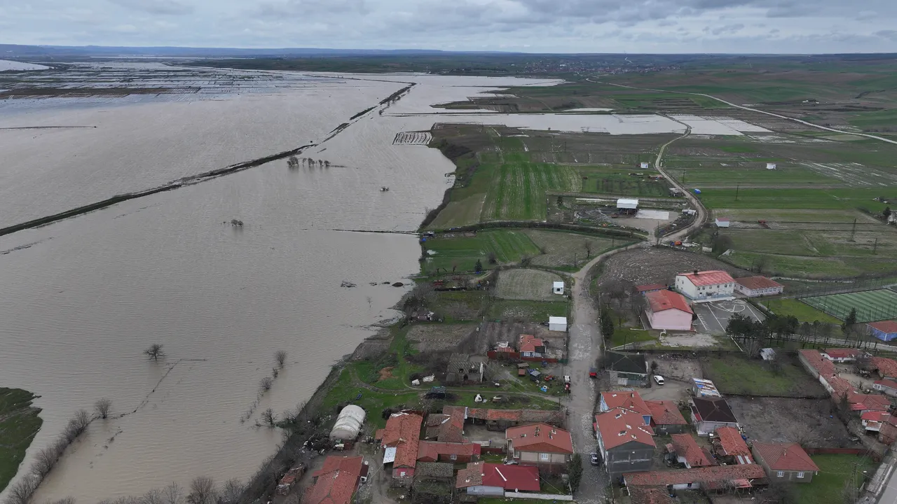 Edirne’de felaket sonrası kabus gibi manzara! Köyleri, arazileri su yuttu