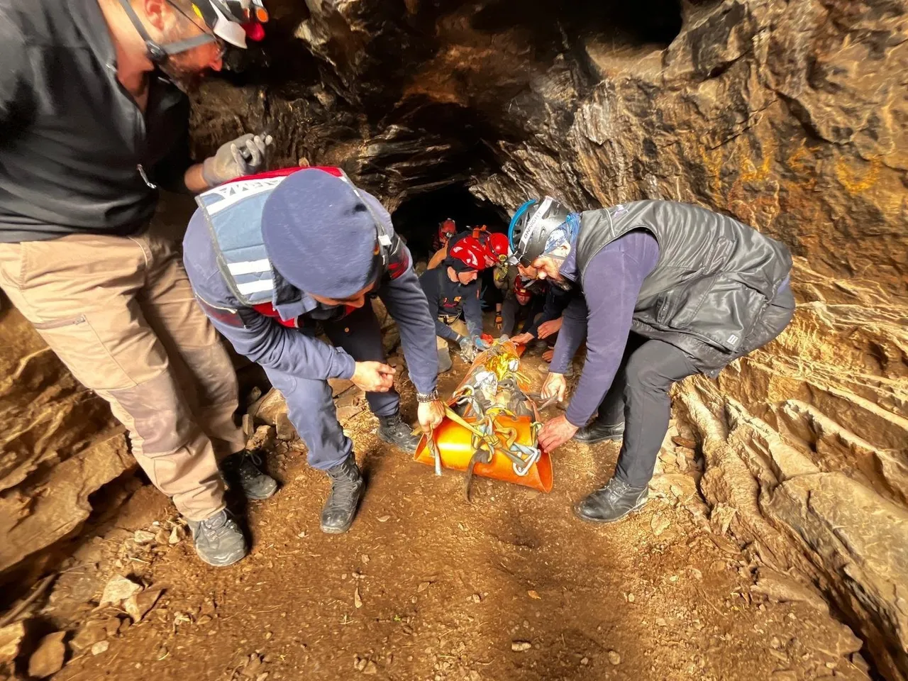Eğitim gezisinde dehşet! 5 metre yükseklikten düşen öğrenci 9 saat sonra kurtarıldı