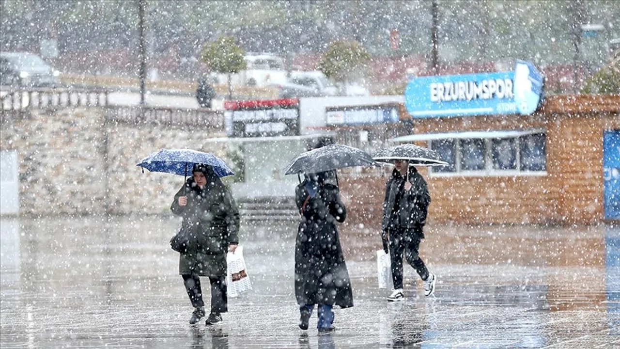 Erzurumda okullar tatil mi 23 Şubat Pazartesi? Kar yağışı ile gözler Erzurum Valiliğine çevrildi!