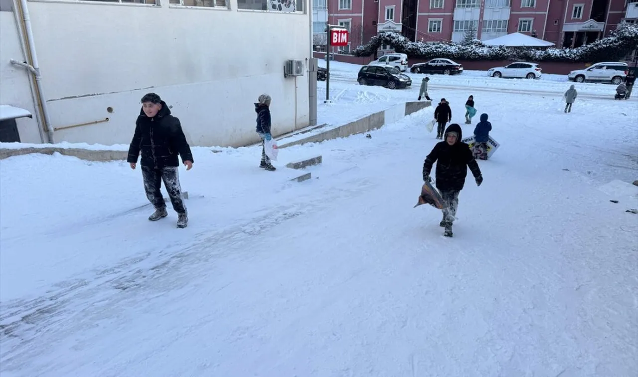 Erzurumda okullar tatil mi 23 Şubat Pazartesi? Kar yağışı ile gözler Erzurum Valiliğine çevrildi!