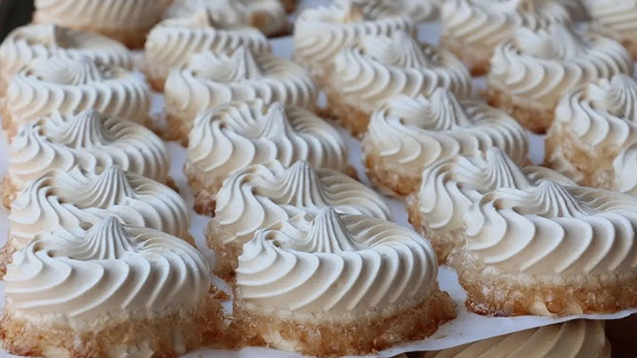 İftar sofralarının vazgeçilmezi oldu! Günde 10 bin adet üretiliyor, fiyatı 5 ila 20 TL arasında değişiyor