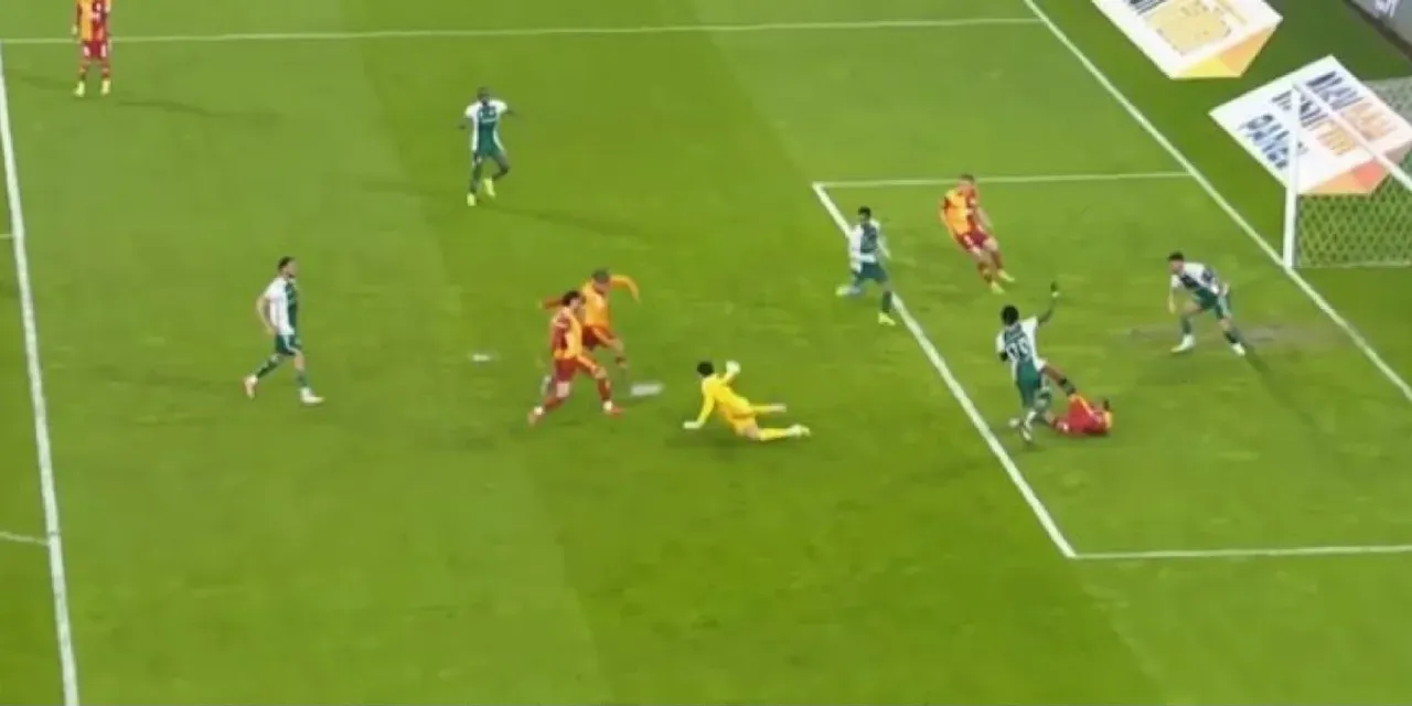 İptal edilen gol tartışması: Hakemler penaltı, faul ve ofsaytı değerlendirdi