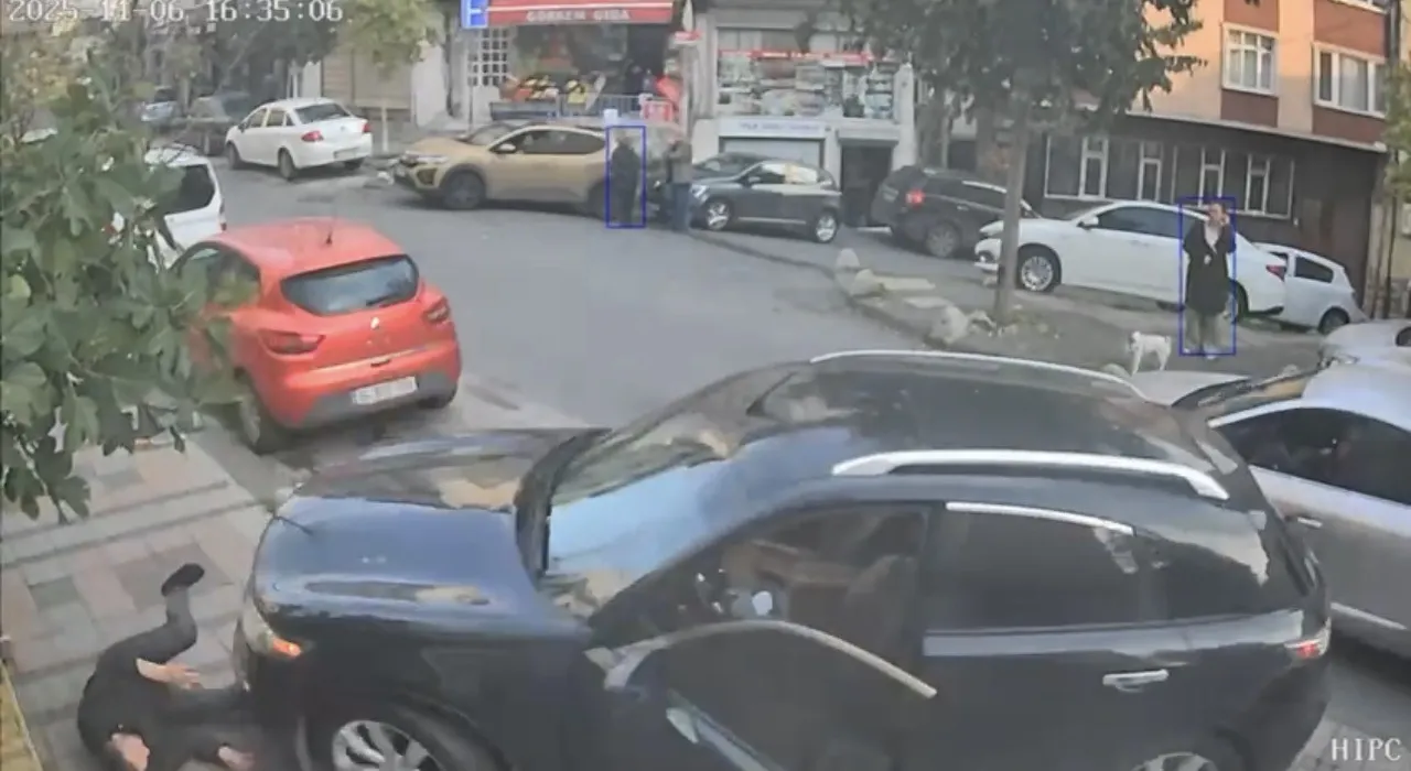 Kağıthanede akılalmaz kaza! saniyeler içinde iki kez aracının altında kaldı