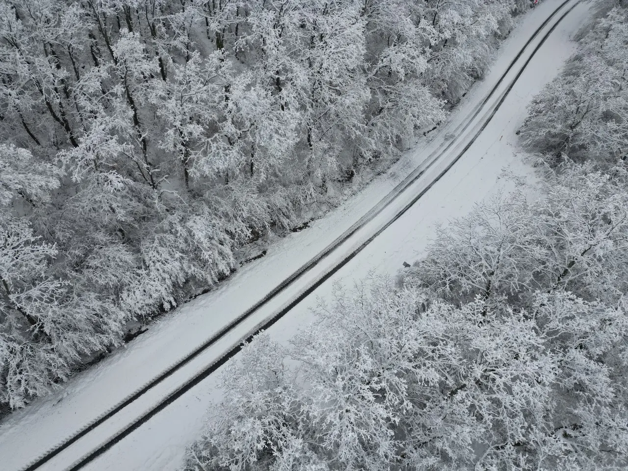 Kar, İstanbul'un dibine kadar geldi! Komşu il beyaza büründü