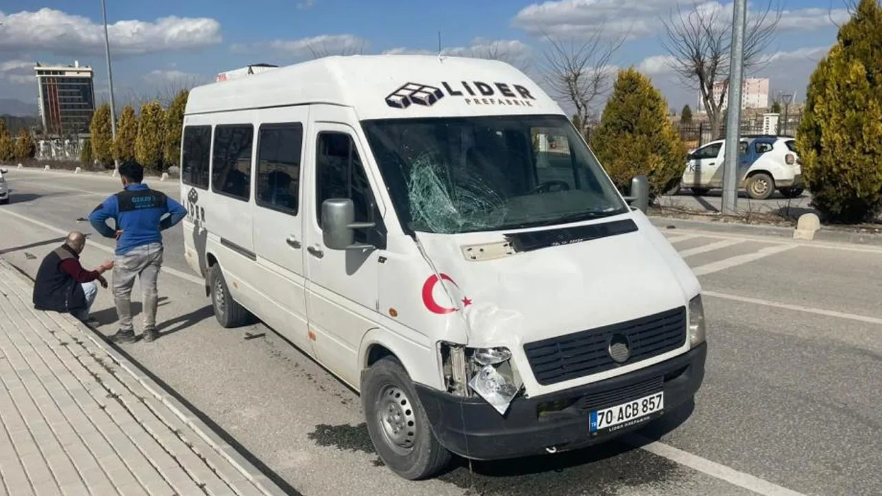 Karaman'da feci kaza! Minibüsün çarptığı adam canından oldu