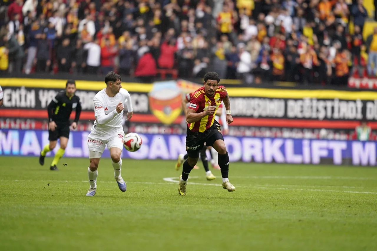 Kayserispor sahasında konuk ettiği Antalyaspor'u 1-0 mağlup etti