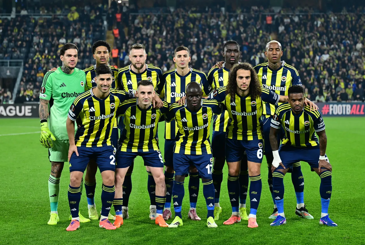 Fenerbahçe, Kasımpaşa'yı yendiği takdirde lider Galatasaray ile puanlarını eşitleyecek