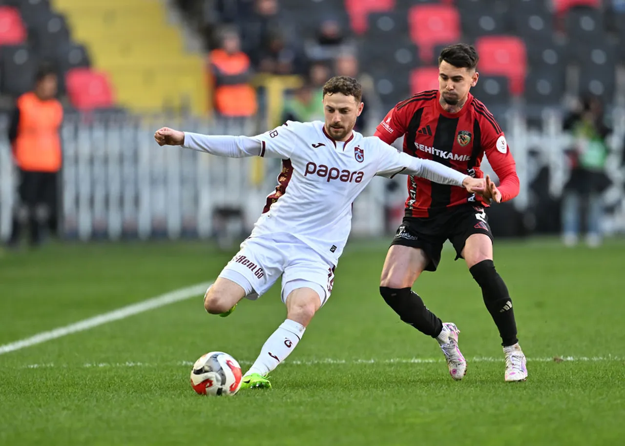 Trabzonspor, 3 dakikada geri döndü: Zirvede farkı 7'ye indirdi