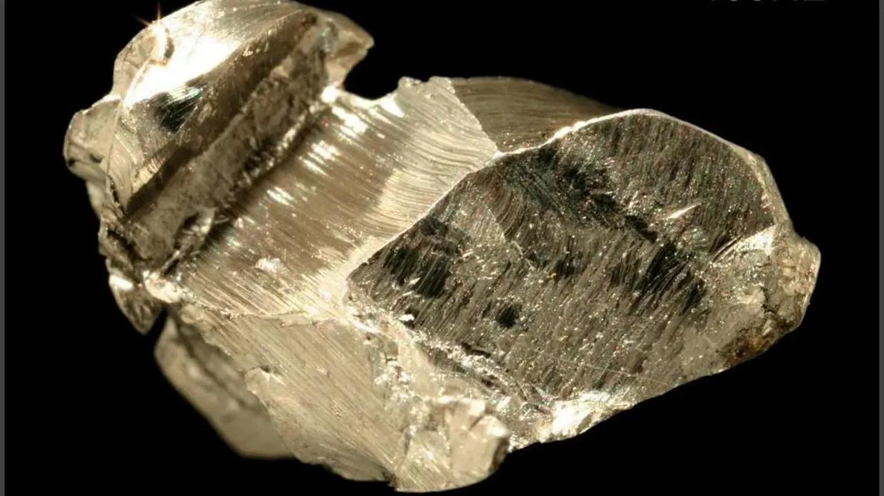 Kimyasal kullanılmadan gerçekleşen deneyde, uzayda değerli metal üretiminin mümkün olabileceğini kanıtladı