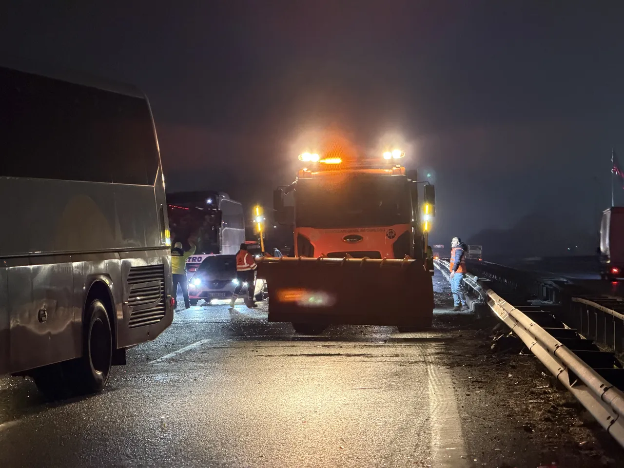 Anadolu Otoyolu'nda 16 araç birbirine girdi! Çok sayıda yaralı var