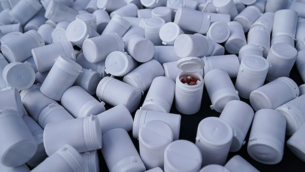 Anne ile oğlunun evinden çıkanlar şoke etti! On binlercesi ele geçirildi