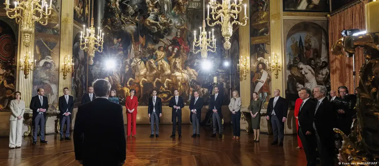 Eelco Heinen Maliye Bakanı olarak atanırken, Rianne Letschert Eğitim, Kültür ve Bilim Bakanı oldu. Jaimi van Essen Tarım, Balıkçılık, Gıda Güvenliği ve Doğa Bakanlığına, Vincent Karremans Altyapı ve Su Yönetimi Bakanlığına, Heleen Herbert Ekonomik İlişkiler ve İklim Bakanlığına getirildi. Stientje van Veldhoven ise İklim ve Yeşil Büyüme Bakanı oldu.