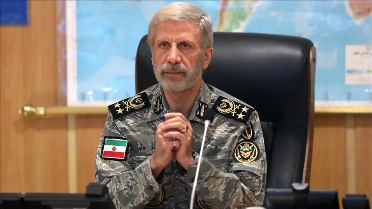 İranlı komutan Hatemiden yanlış algı çıkışı: Yutulabilir bir ülke değiliz