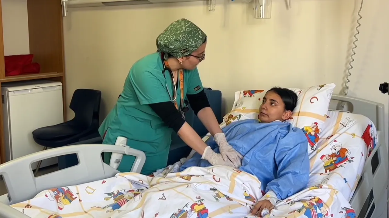 Karnından 3 kilo saç yumağı çıktı! Sebebi göz yaşartıyor