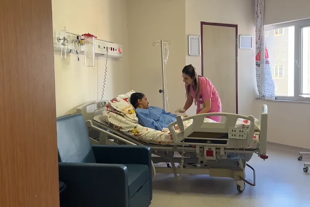 Karnından 3 kilo saç yumağı çıktı! Sebebi göz yaşartıyor