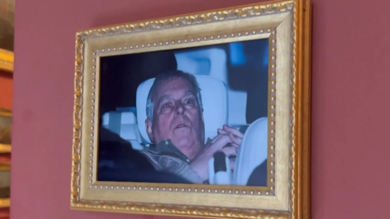 Louvre’da eşi benzeri görülmemiş skandal kare!