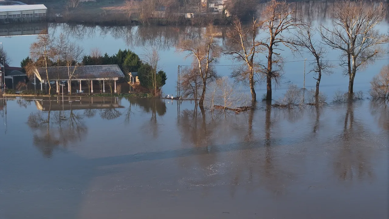 Meriç Nehri’nde felaket nöbeti! Debi kritik eşikte, 4 ilden ekip geldi