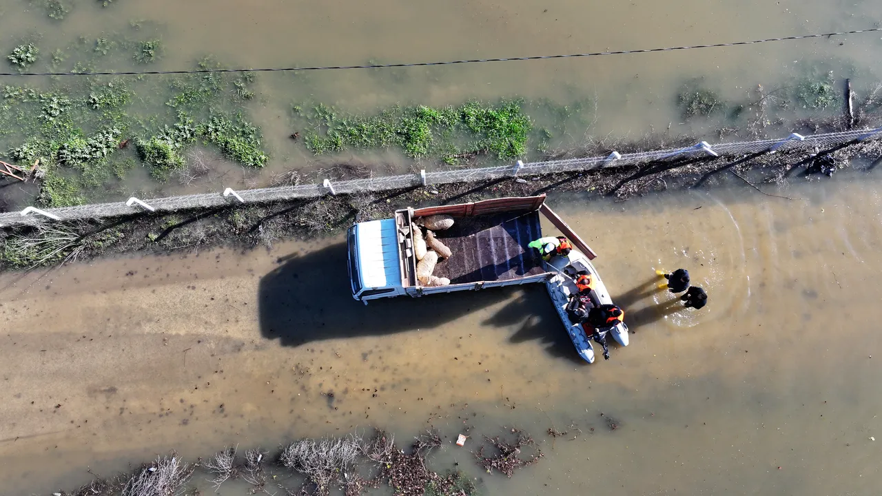 Meriç Nehri’nde felaket nöbeti! Debi kritik eşikte, 4 ilden ekip geldi