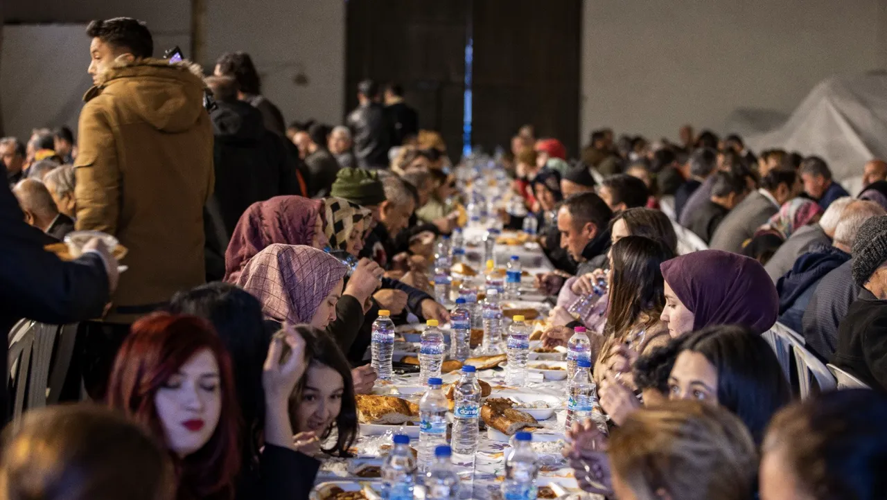 Oruçluyken yemeğin tadına bakmak orucu bozar mı?