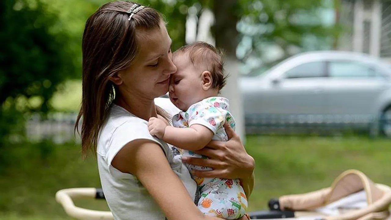 Uzmanlar uyarıyor: Küçük çocukları öpmeyin