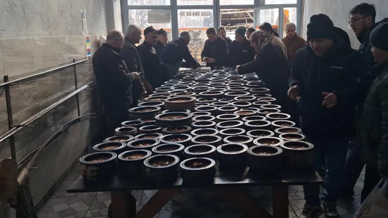 Yılda 1 ay çalışıyorlar! Ramazanda iftar sofralarının vazgeçilmezi... Pişmesi 8 saat sürüyor
