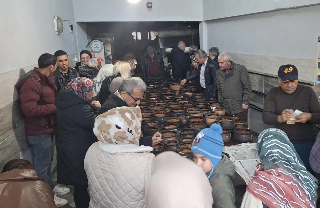 Yılda 1 ay çalışıyorlar! Ramazanda iftar sofralarının vazgeçilmezi... Pişmesi 8 saat sürüyor