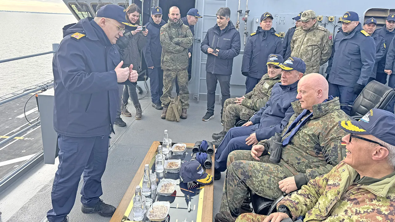 Almanya Savunma Bakanı: Türkiye NATO'nun merkezî direği