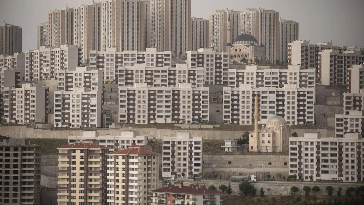 Altın, emlak piyasasının ezberini bozdu: Konut fiyatları geçen yılın bile altına geriledi!