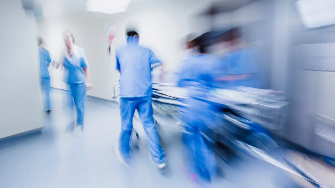 Belirti vermeyen virüs felç bıraktı! 17 aylık bebek dakikalar içinde taşa döndü