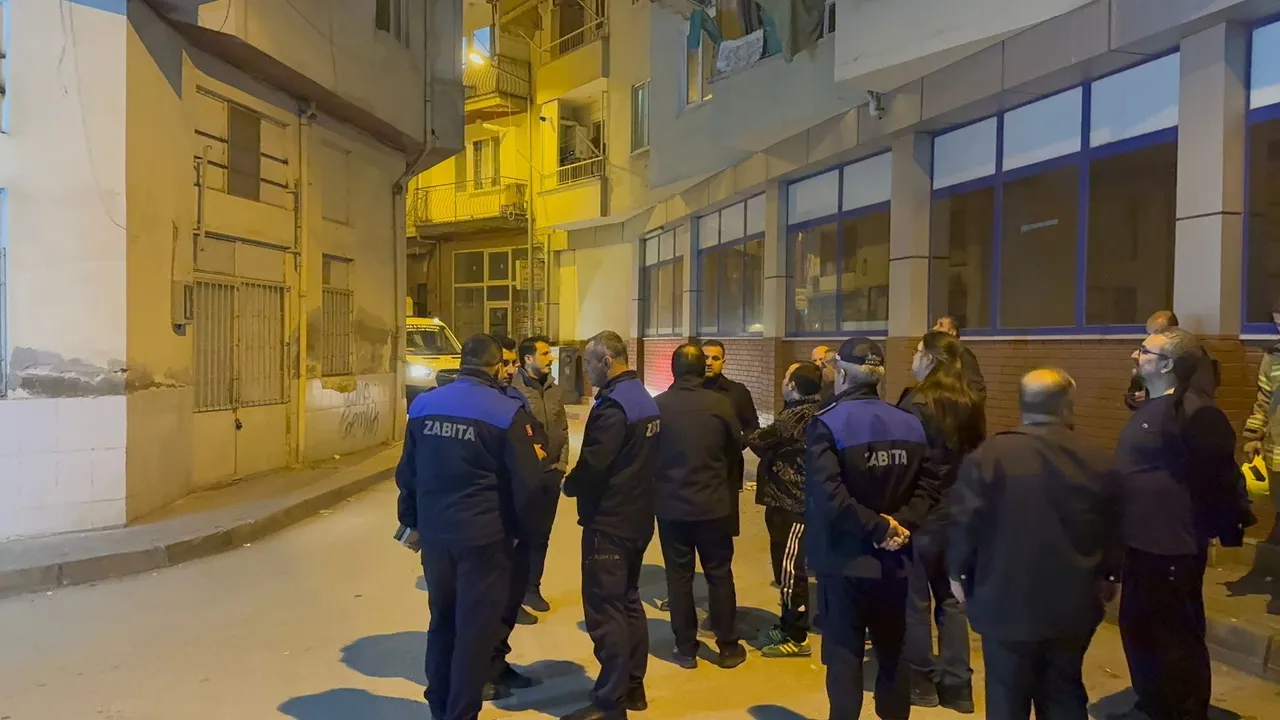 Bursada hasarlı apartman tahliye edildi, bölge trafiğe kapatıldı