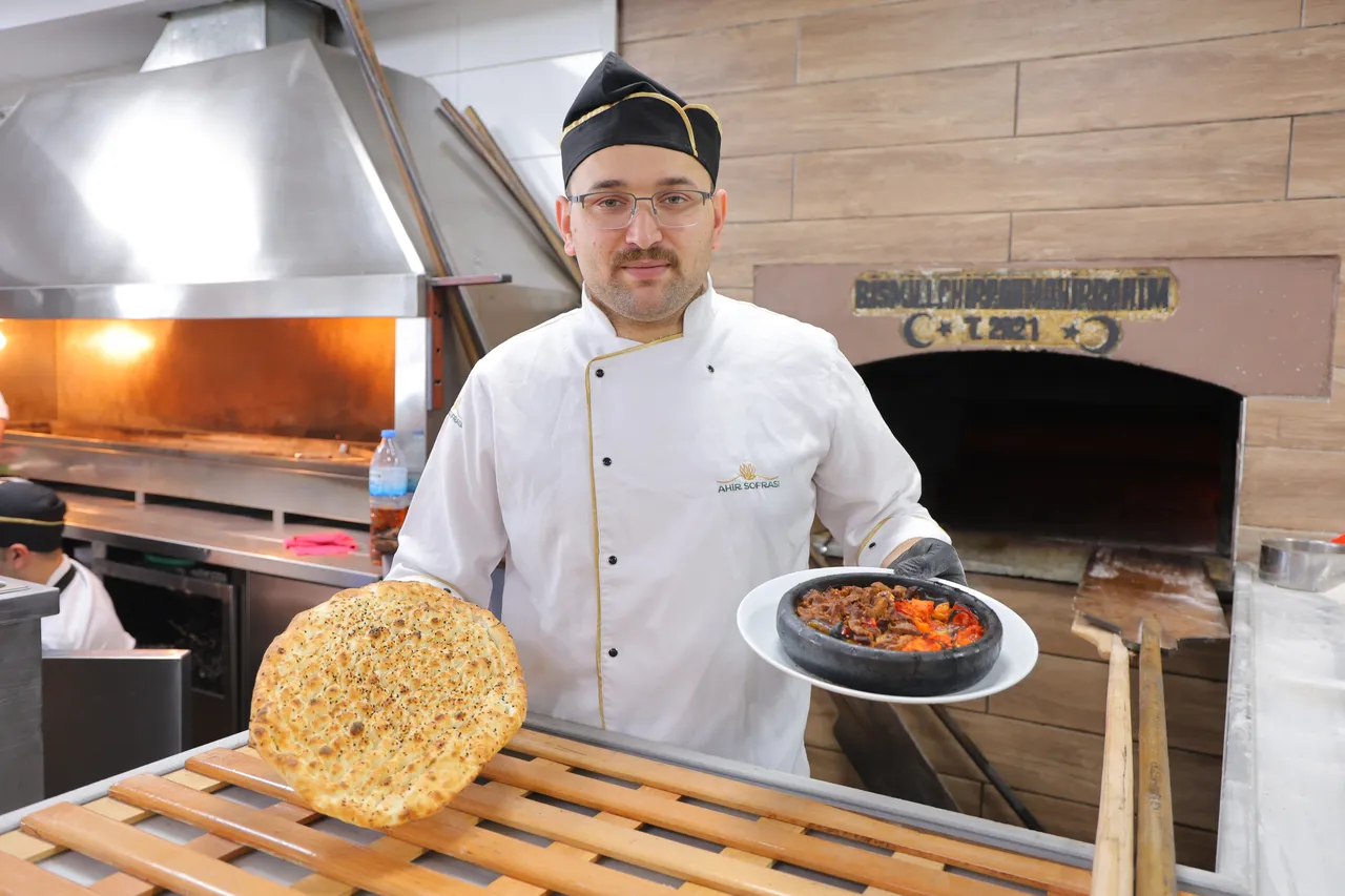 İftar sofralarını süsleyen 70 yıllık lezzet! 15 dakika pişiyor