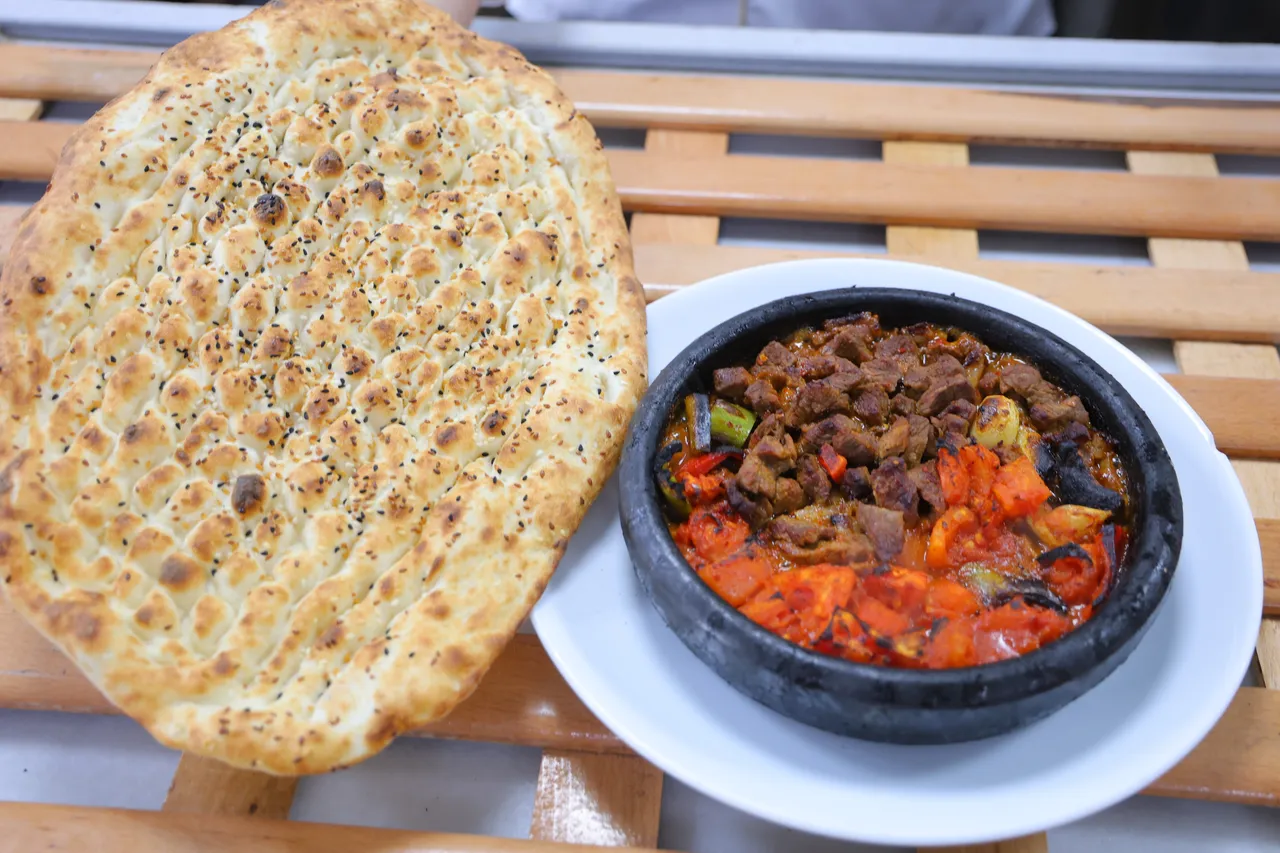 İftar sofralarını süsleyen 70 yıllık lezzet! 15 dakika pişiyor