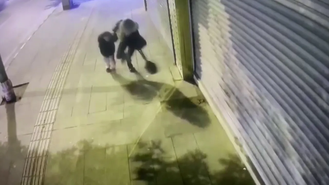 İskenderun'da korku dolu anlar! Anne ve kızın saniyelerle kurtuluşu kamerada