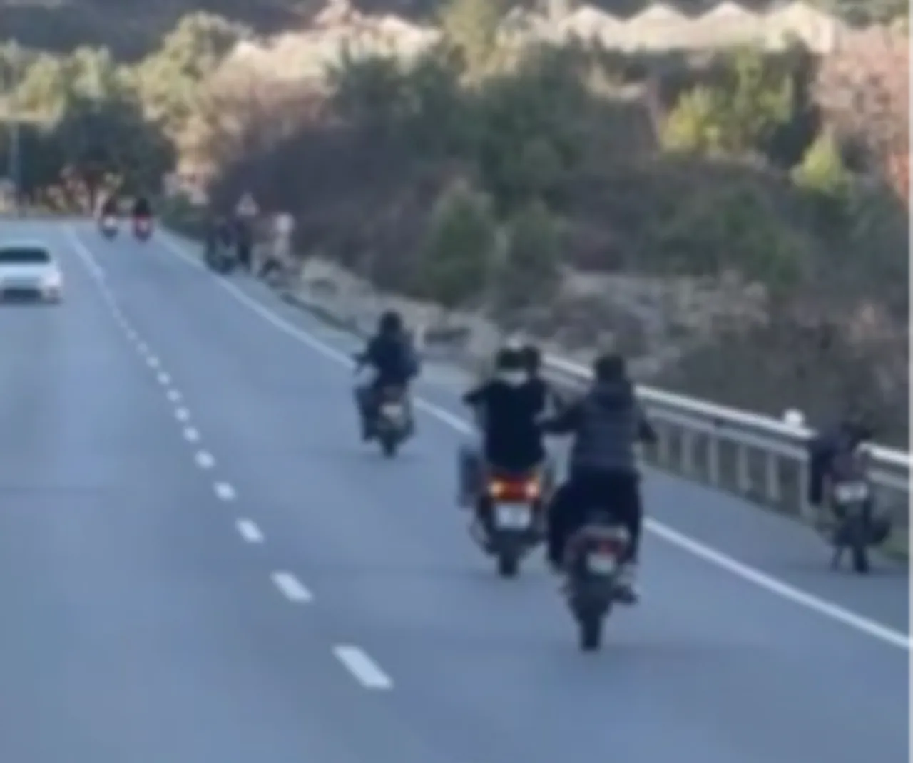 Sosyal medya paylaşımı ele verdi! 14 ve 16 yaşındaki çocuklara ceza yağdı