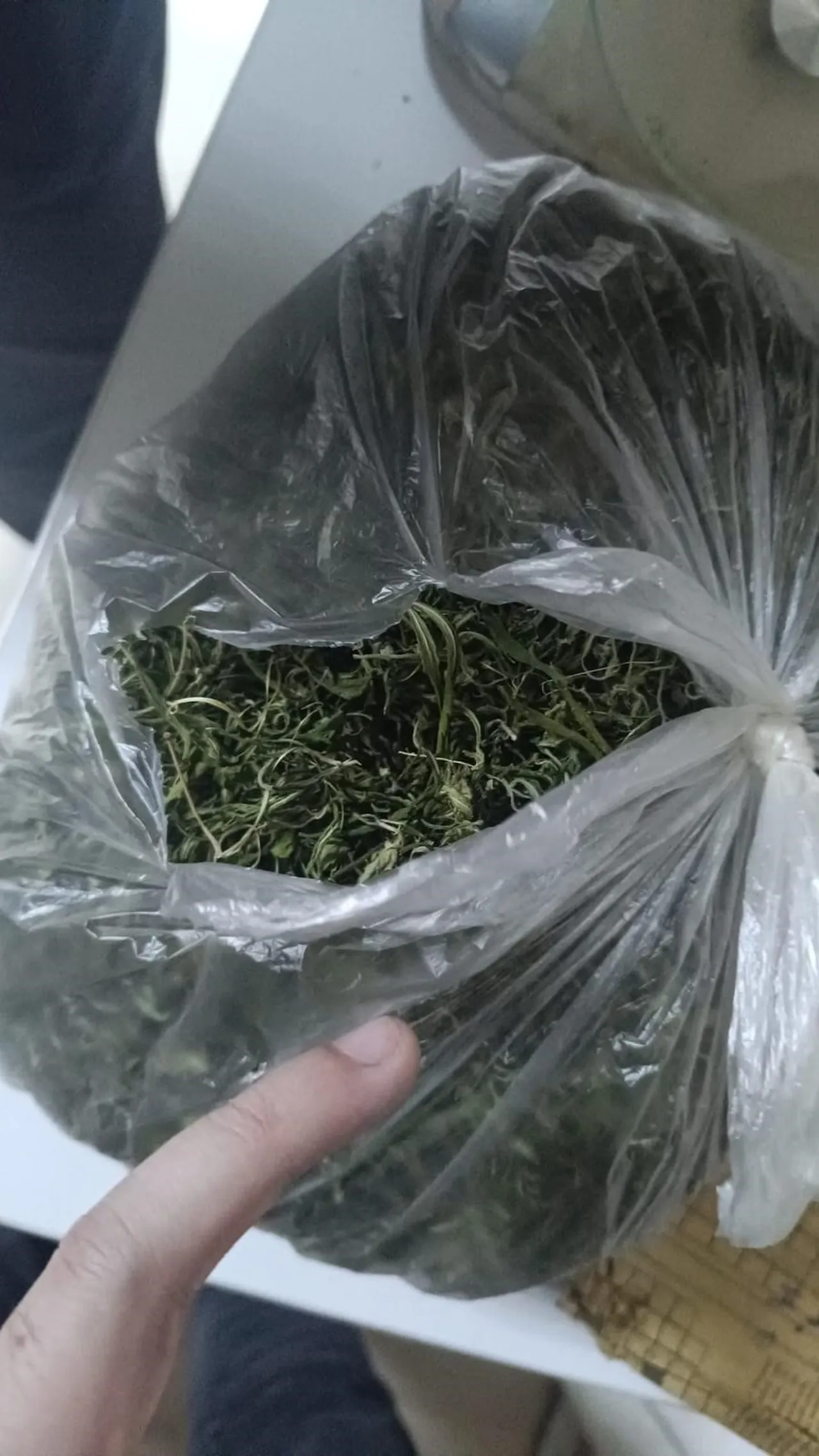 Zehir tacirlerine suçüstü! Polisin kapı açtırma yöntemi şoke etti