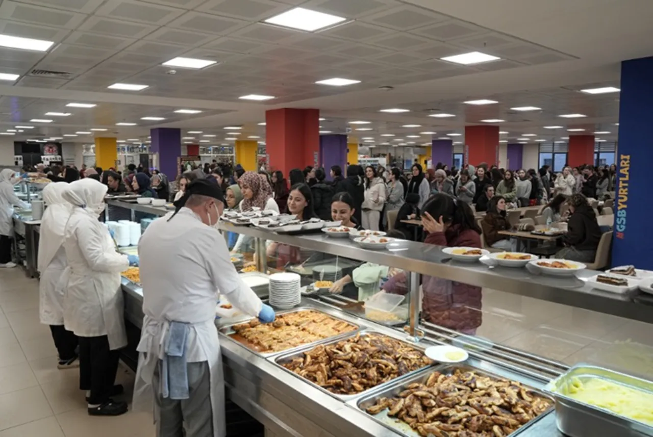 Arta kalan yemekler ihtiyaç sahiplerine gidiyor: KYK yurtlarındaki menüler öğrenci görüşleriyle hazırlanıyor