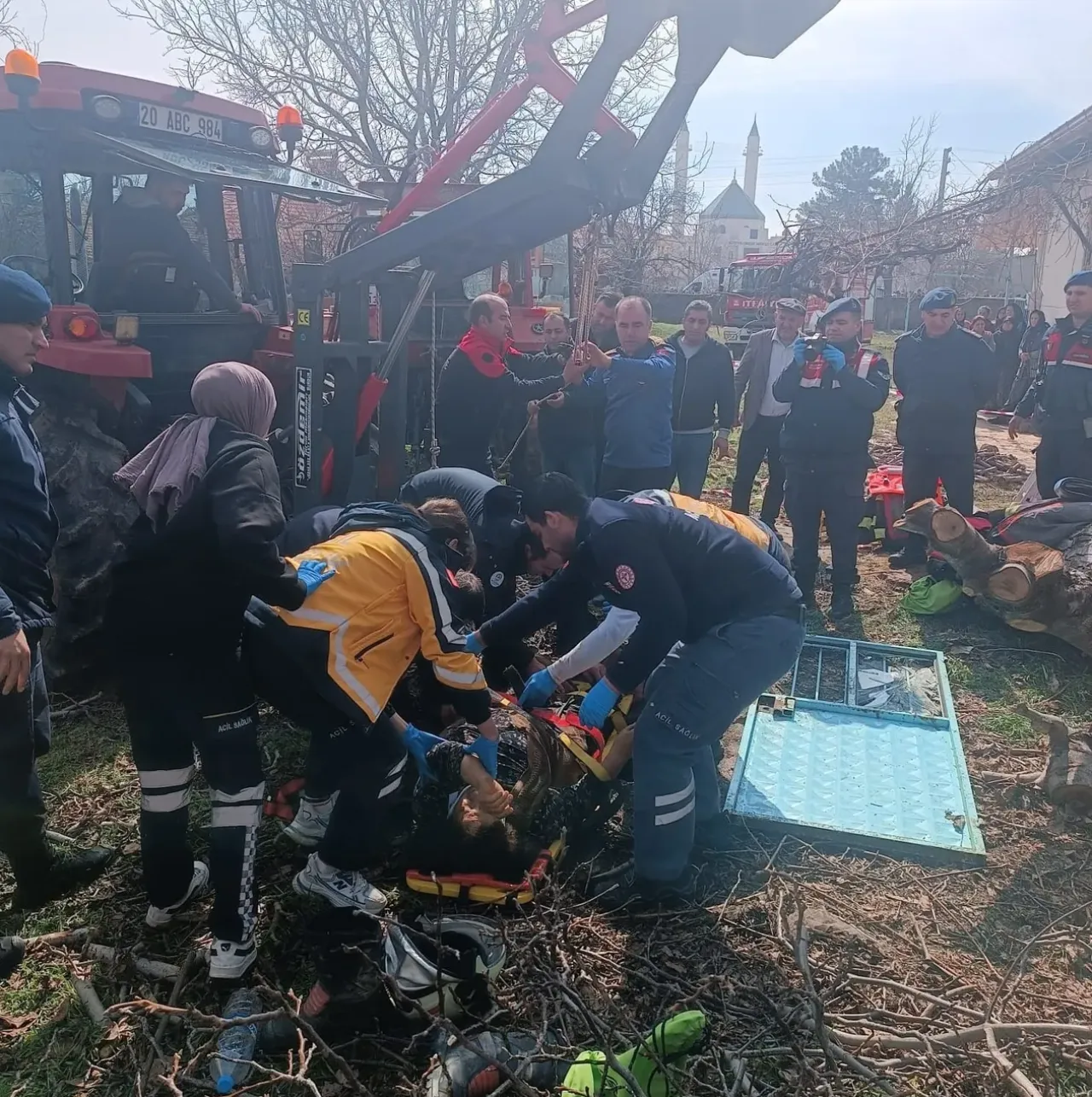 Dal toplamaya çıktı, kendini 20 metrelik kuyuda buldu