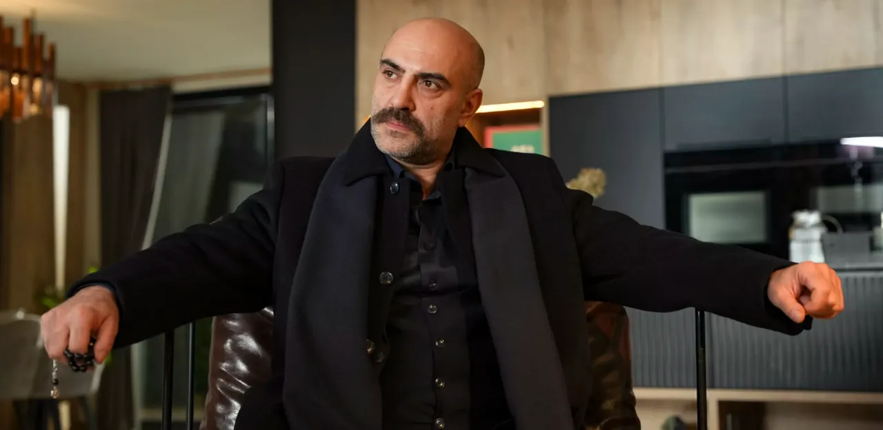 Eşrefe yeni düşman! Ölü Yaşarı canlandıran Erol Babaoğlu kimdir?