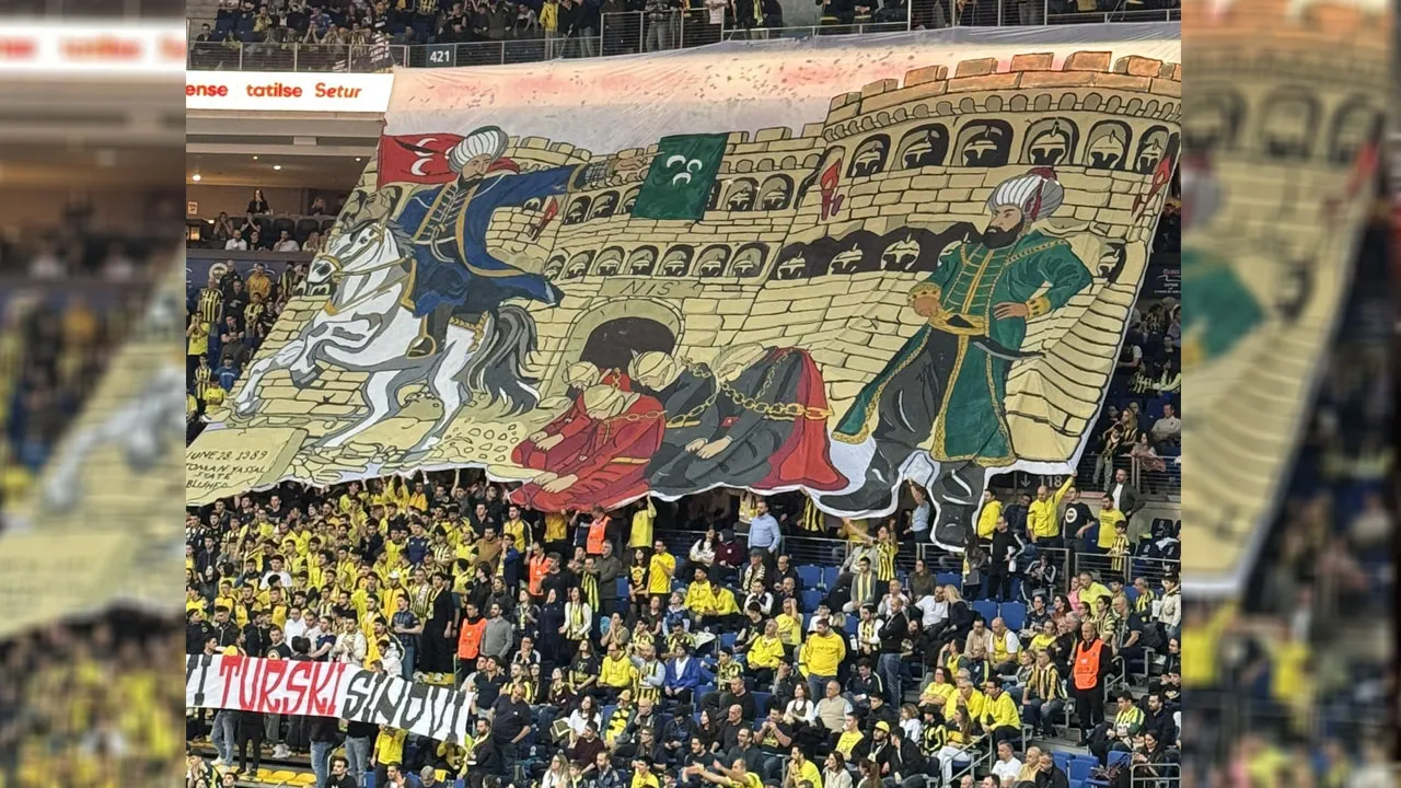 Fenerbahçe taraftarından Partizan'ın skandal pankartına tarihi cevap