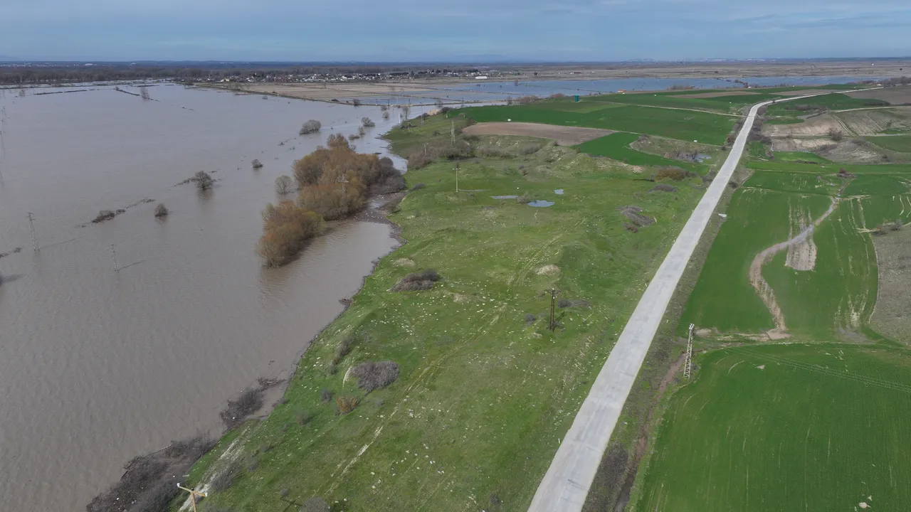 Kırmızı kodlu uyarı turuncuya döndü: Meriç ve Tunca nehirlerinin debisi düşüyor