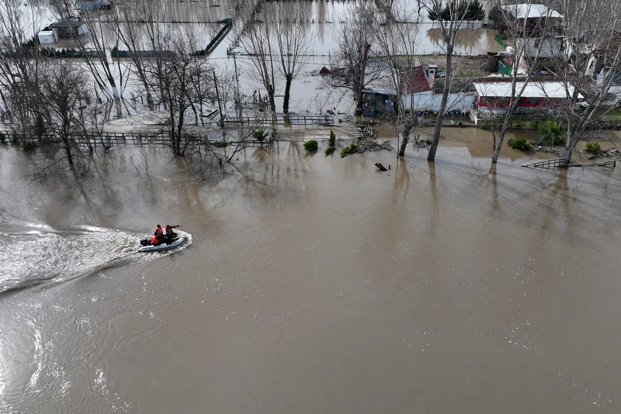 Kırmızı kodlu uyarı turuncuya döndü: Meriç ve Tunca nehirlerinin debisi düşüyor