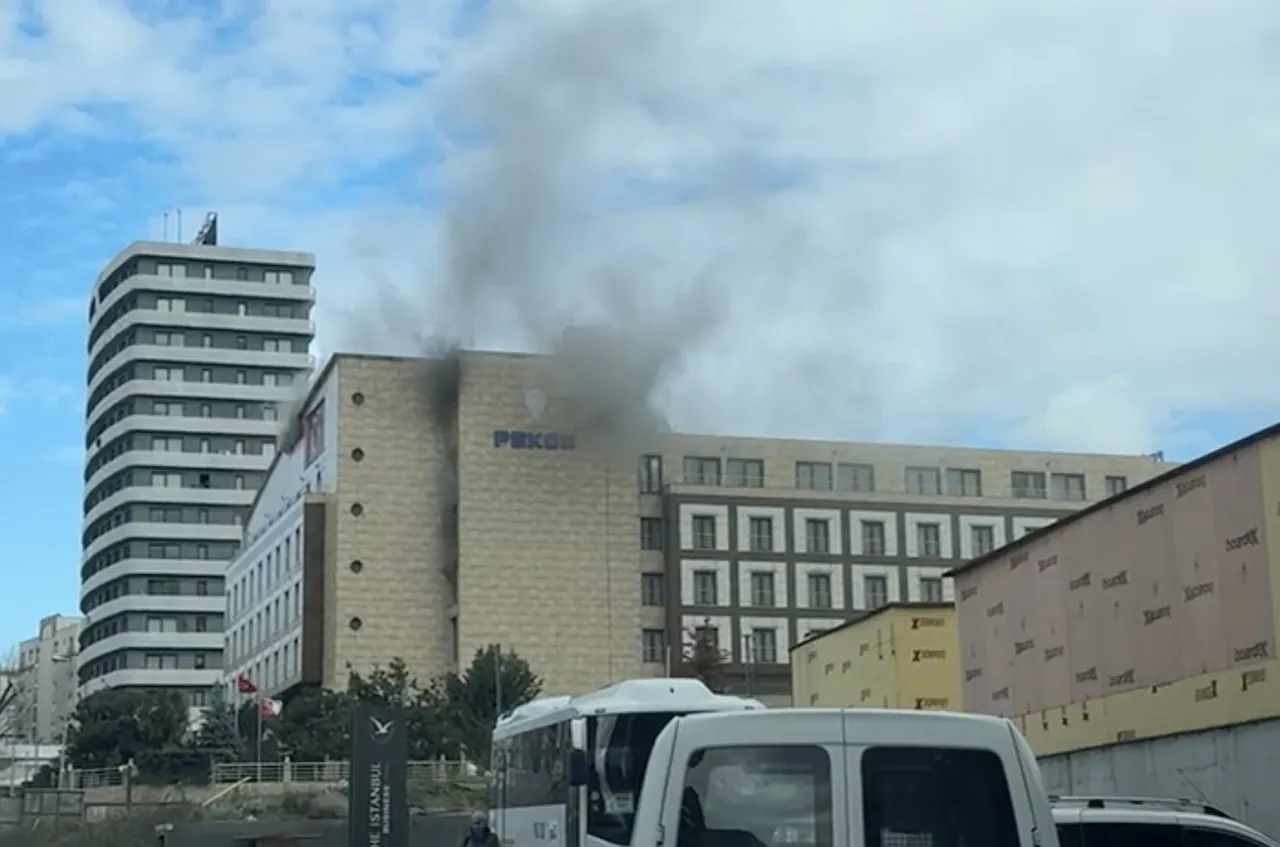 Merter Polisevi'nde yangın! Dakikalar içinde kontrol altına alındı