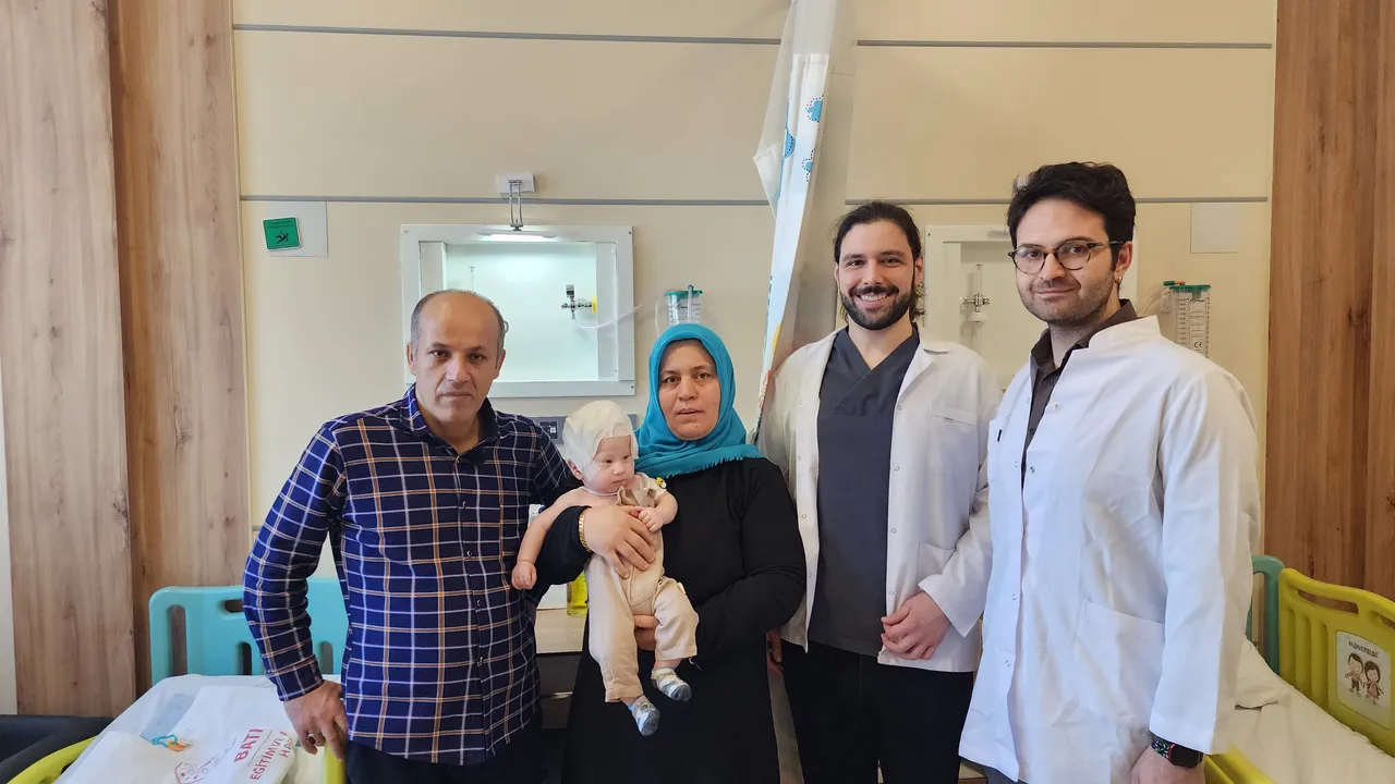 On binde bir görülen nadir hastalık! 5 aylık bebek ameliyatla sağlığına kavuştu