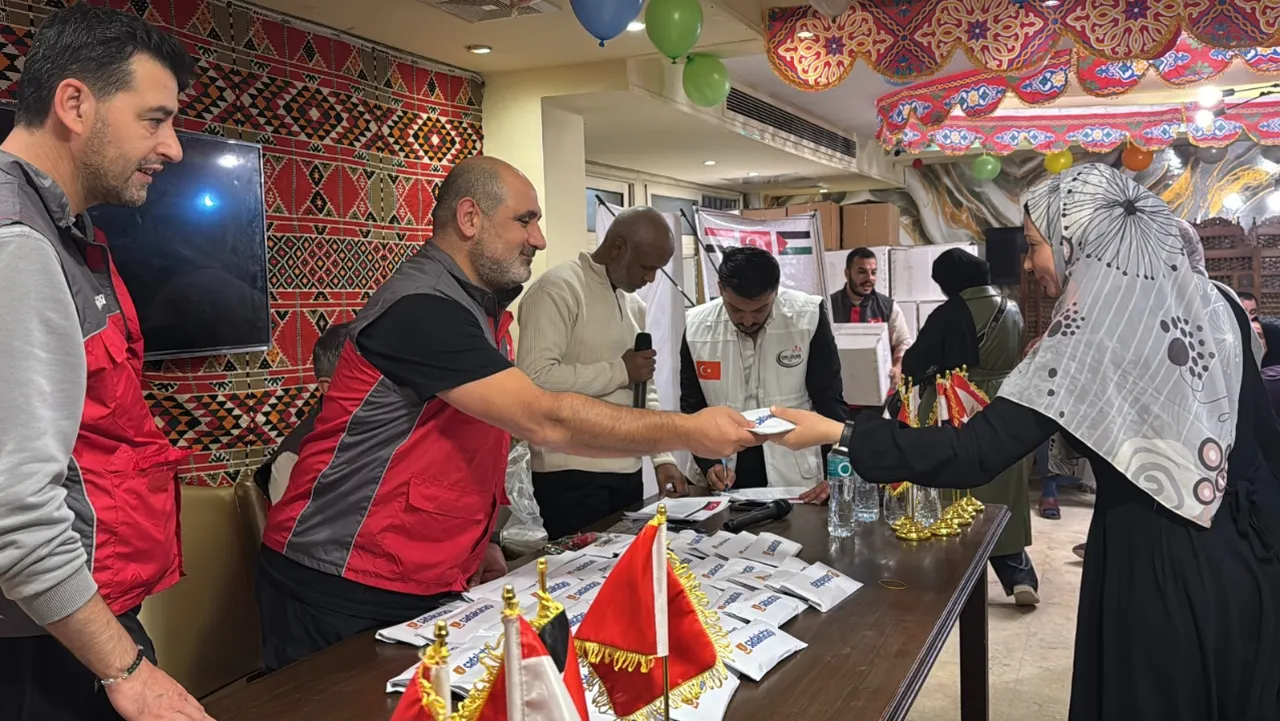 Sadakataşı Mısır’da yaşayan Gazzeli ailelere Ramazan yardımı ulaştırdı