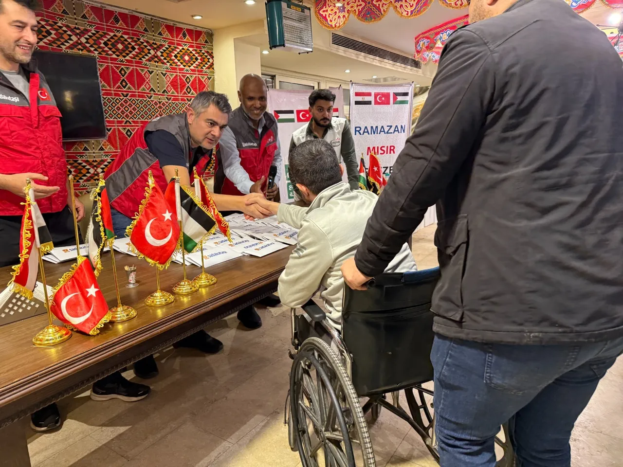 Sadakataşı Mısır’da yaşayan Gazzeli ailelere Ramazan yardımı ulaştırdı