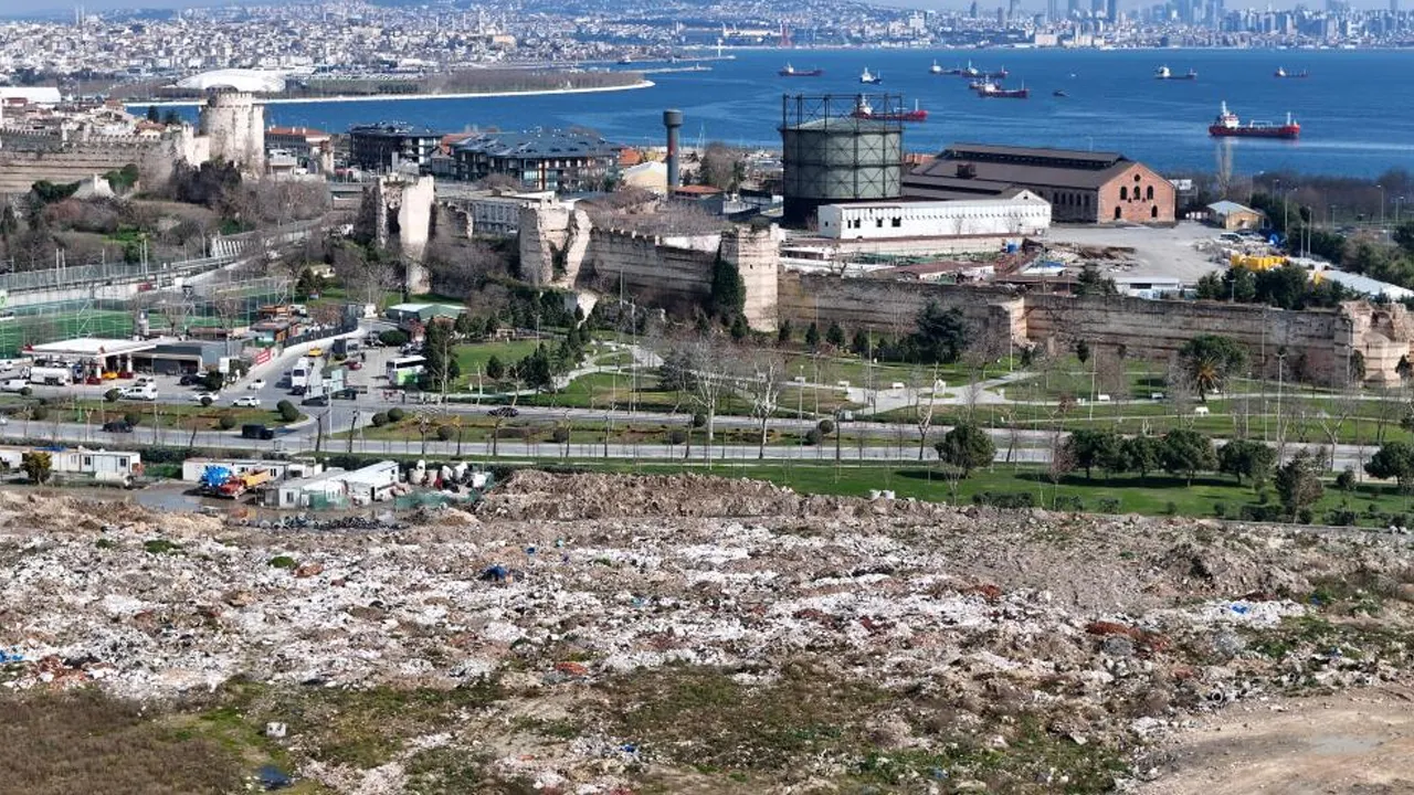Tarihi Kazlıçeşme Meydanı moloz sahasına döndü!