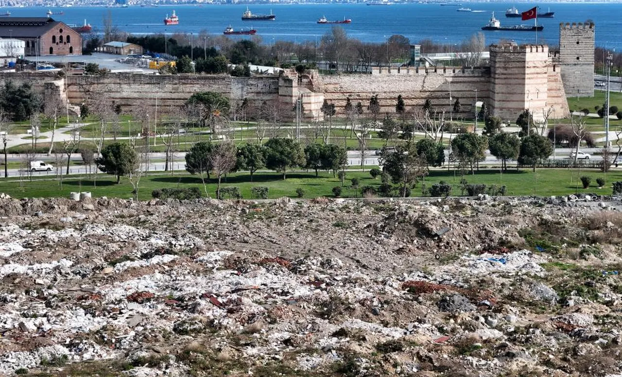 Tarihi Kazlıçeşme Meydanı moloz sahasına döndü!