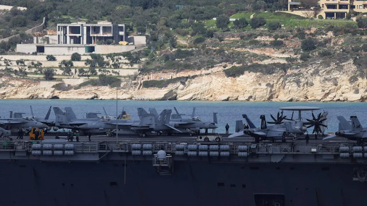 ABD donanmasına ait uçak gemisi USS Gerald R. Ford’un da Girit açıklarında bulunduğu bilgisi paylaşıldı.