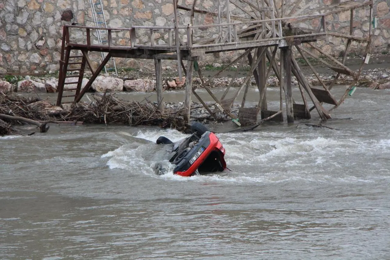 Amasya’da korkunç kaza! Anne - kız kabusu yaşadı
